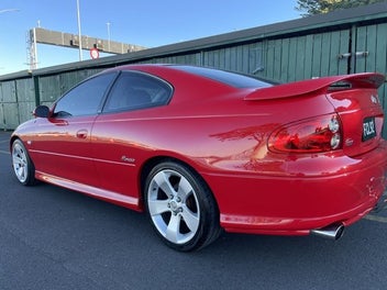 Holden Monaro 2003 photo 2