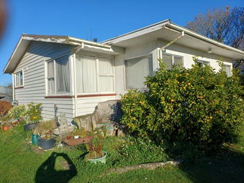 Listing 1 of 9 for House for removal