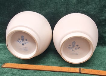 Listing 7 of 10 for Vintage Ernest Shufflebotham Hand-Potted Crown Lynn Vase x2