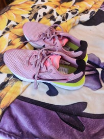 Listing 1 of 3 for shoes