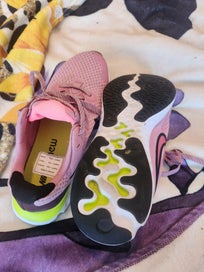Listing 2 of 3 for shoes