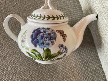 Listing 2 of 5 for Portmeirion hydrangeas tea pot!