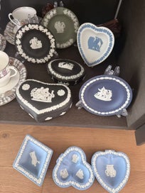 Listing 1 of 1 for Wedgwood Jasperware Collection – 9 Decorative Pieces