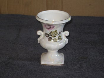Listing 1 of 12 for Crown Lynn Titian Vase Lustre Finish UNB 300-0