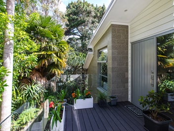 10A Deverell Place, Northcross, Auckland