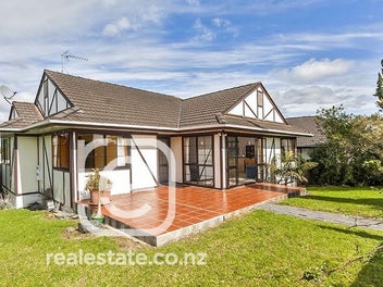 1/133 Botany Road, Botany Downs, Auckland