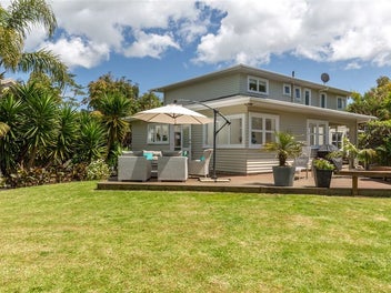 22 Eversleigh Road, Belmont, Auckland