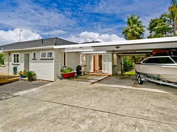 255 Glenfield Road, Hillcrest, Auckland
