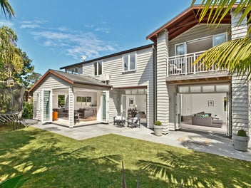 8 Tree Fern Trail, Campbells Bay, Auckland