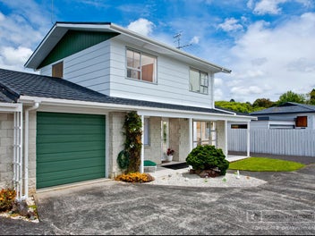 1/10 Mannering Place, Hillcrest, Auckland