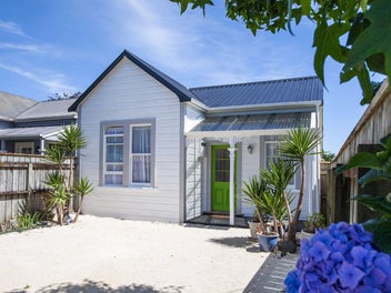 165 Lemon Street, Strandon, New Plymouth