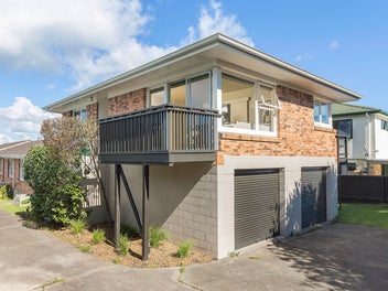 4/38 Old Lake Road, Narrow Neck, Auckland