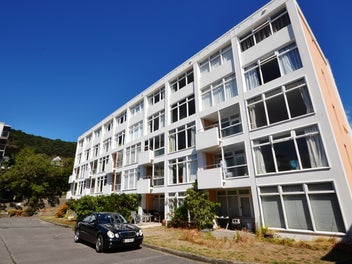 11/4 Claremont Grove, Mount Victoria, Wellington