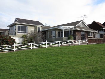 14 Cyclades Place, Shelly Park, Auckland