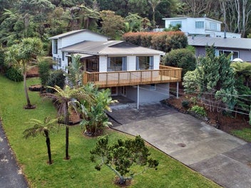 32 Foster Avenue, Huia, Auckland