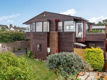 10 Castor Bay Road, Castor Bay, Auckland