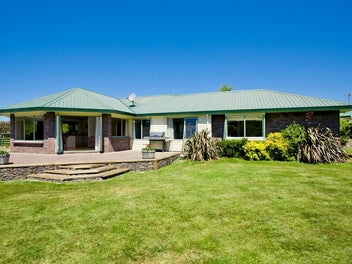 27 Putiki Road, Edgecumbe, Whakatane