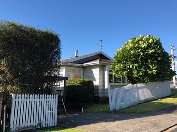 2/16 Wallace Road, Mangere Bridge, Auckland