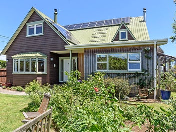 4 Smith Road, Merrilands, New Plymouth