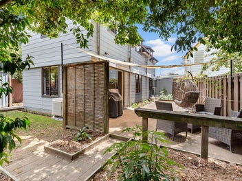2/31 Challen Close, Conifer Grove, Takanini