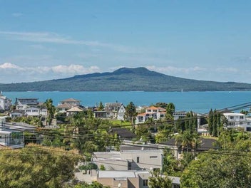 2/33 Parr Terrace, Castor Bay, Auckland
