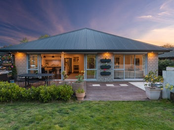 16 Flaxgrove Place, Parklands, Christchurch