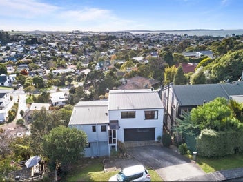 2/4 Danbury Drive, Torbay, Auckland