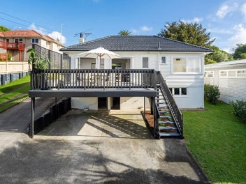 1/5 Lake Road, Northcote, Auckland