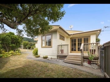 10 Handyside Street, Tawa, Wellington