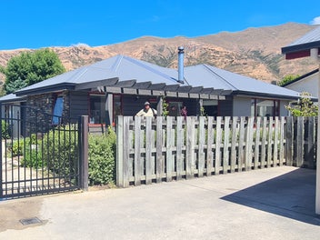 11B Little Oak Common, Wanaka