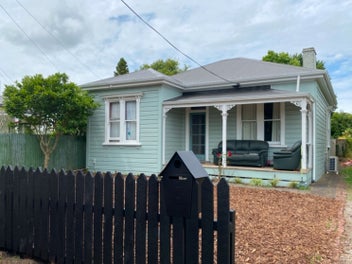 8 Field Street, Aramoho, Whanganui