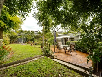 8 Thompson Road, Bluff Hill, Napier
