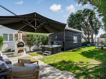 25 Marine Parade, Eastbourne, Lower Hutt