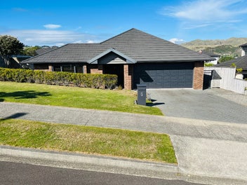 5 Paparoa Crescent, Aotea, Porirua