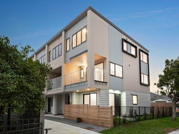 1/11 Hereford Street, Te Atatu Peninsula, Auckland