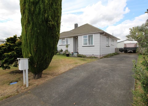 16 Kittyhawk Row, Bulls
