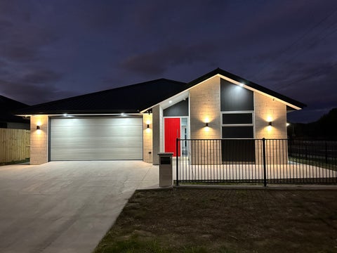 Image 1 of 1
