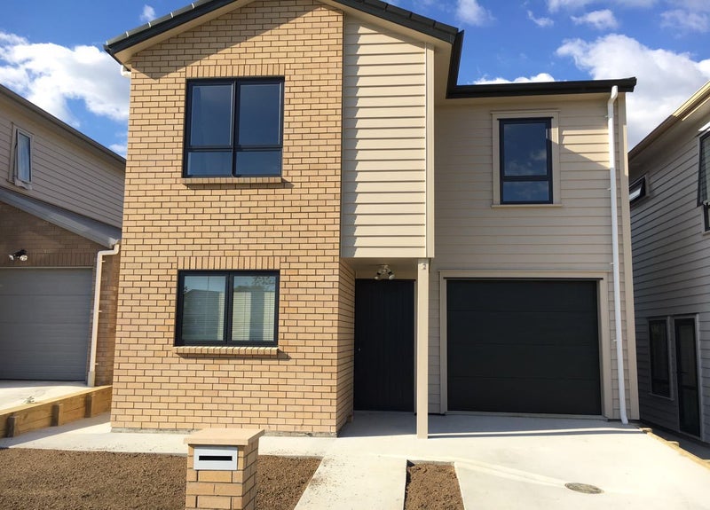 30 Tutuwhatu Crescent, Weymouth, Auckland - Carousel 1