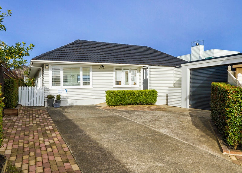2/21 Montgomery Avenue, Rothesay Bay, Auckland - Carousel 1