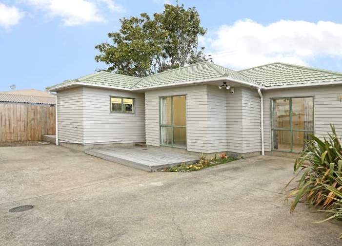 1/60 Riverpark Crescent, Henderson, Auckland - Carousel 1