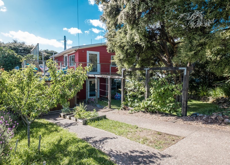 42 Karaka Road, Oneroa, Waiheke Island - Carousel 1