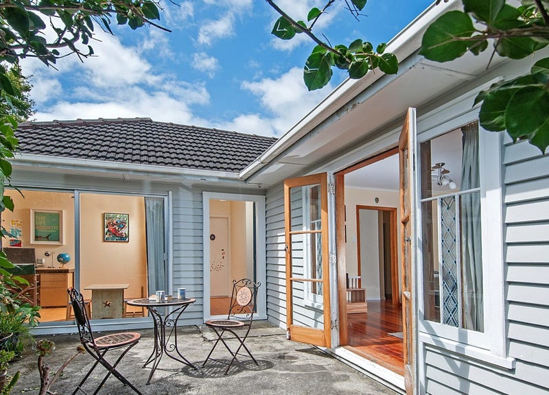 660 Te Atatu Road, Te Atatu Peninsula, Auckland - Carousel 1