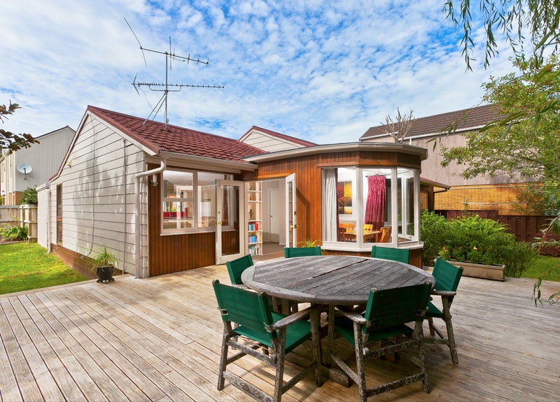 31 Pohutukawa Place, Ellerslie, Auckland - Carousel 1