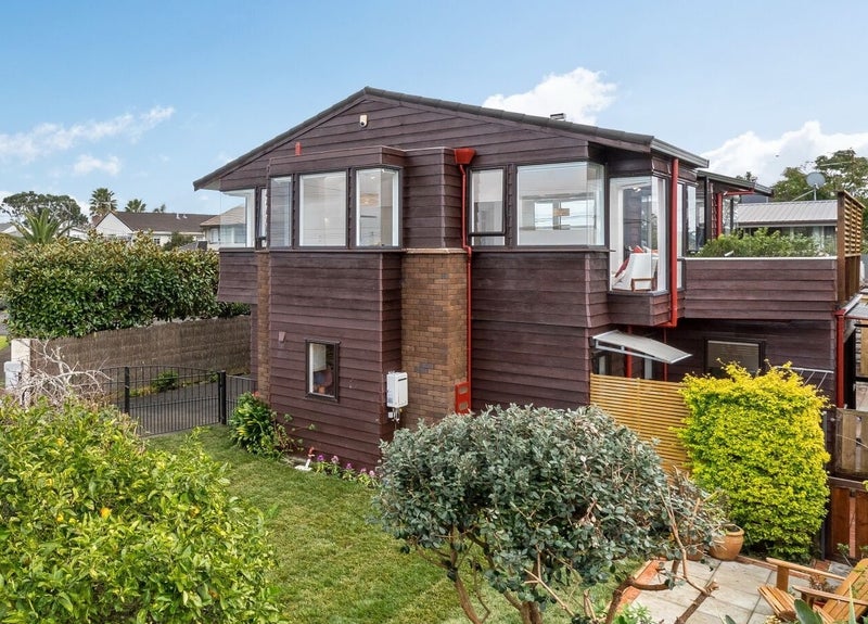 10 Castor Bay Road, Castor Bay, Auckland - Carousel 1
