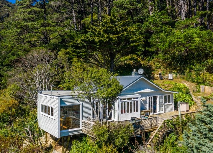 Property Valuation for 38 Rona Street, Eastbourne, Lower Hutt Trade Me Property Trade Me