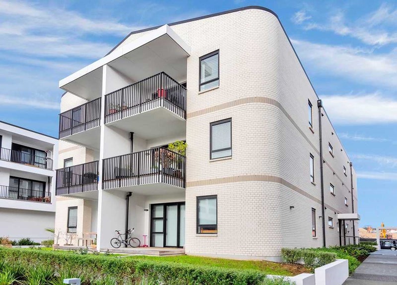 1/10G Nugget Avenue, Hobsonville, Auckland - Carousel 1