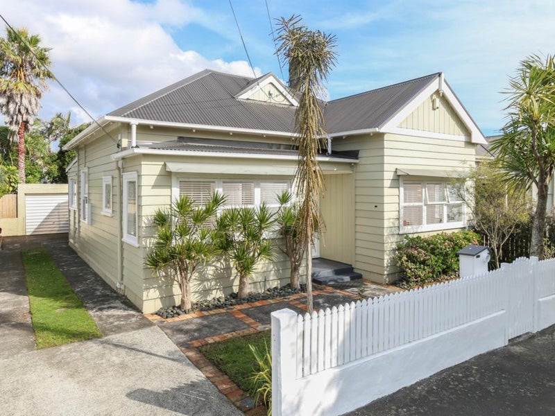 100 Burnley Terrace, Sandringham, Auckland - Carousel 1