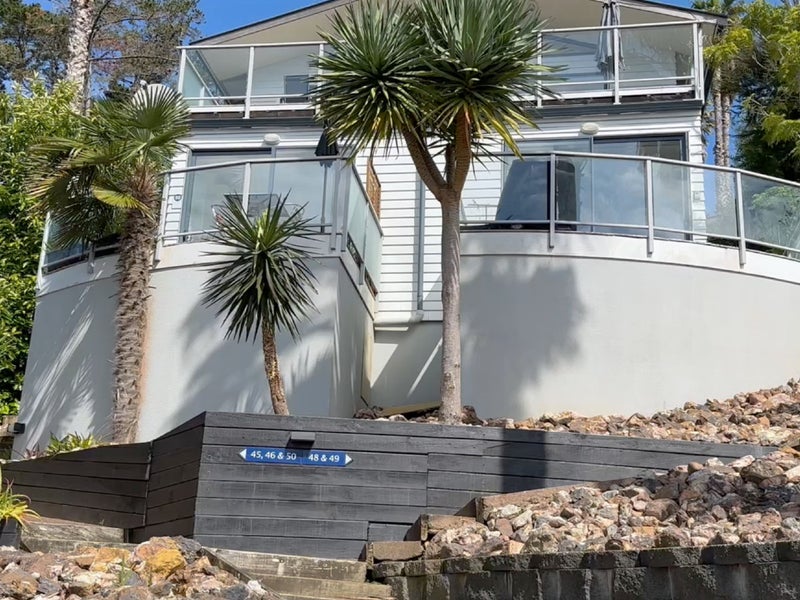 AH/4 Bay Road, Waiheke Island, Auckland - Carousel 1