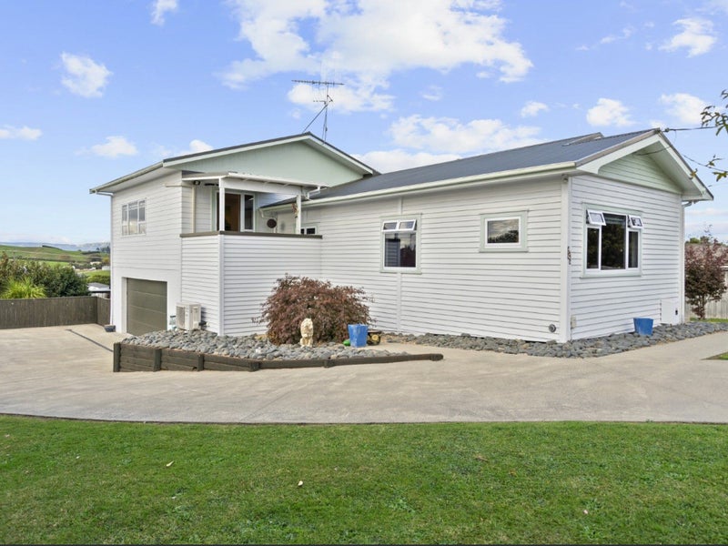 13 County Place, Tirau - Carousel 1