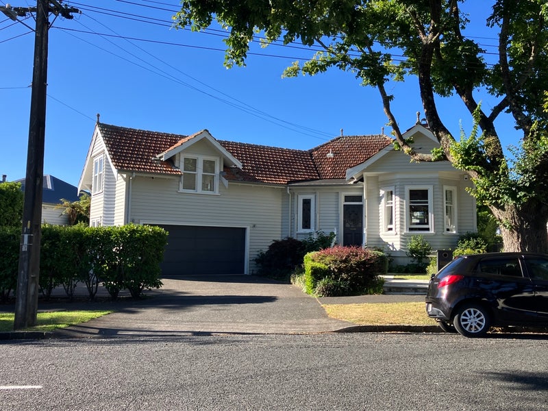 9 Inverary Avenue, Epsom, Auckland - Carousel 1